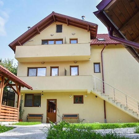 Tomis House Hotel Curtea de Argeş Екстериор снимка