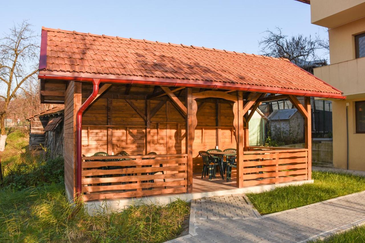 Tomis House Hotel Curtea de Argeş Екстериор снимка