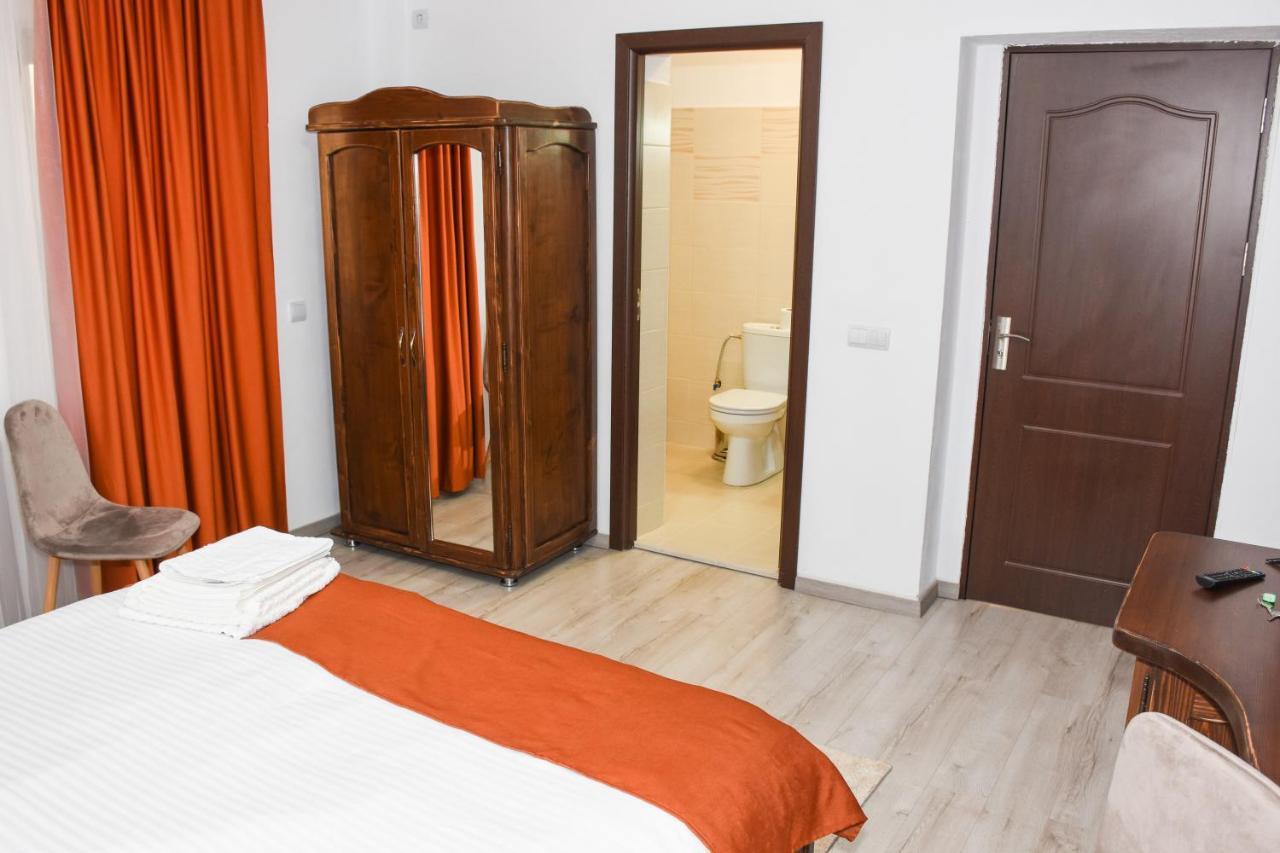 Tomis House Hotel Curtea de Argeş Екстериор снимка