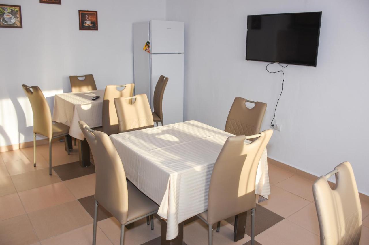 Tomis House Hotel Curtea de Argeş Екстериор снимка