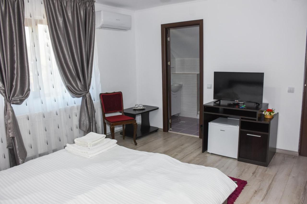 Tomis House Hotel Curtea de Argeş Екстериор снимка