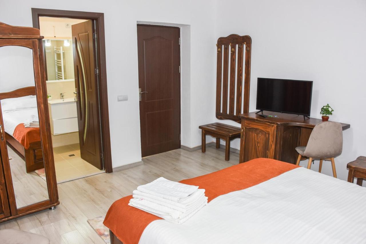 Tomis House Hotel Curtea de Argeş Екстериор снимка