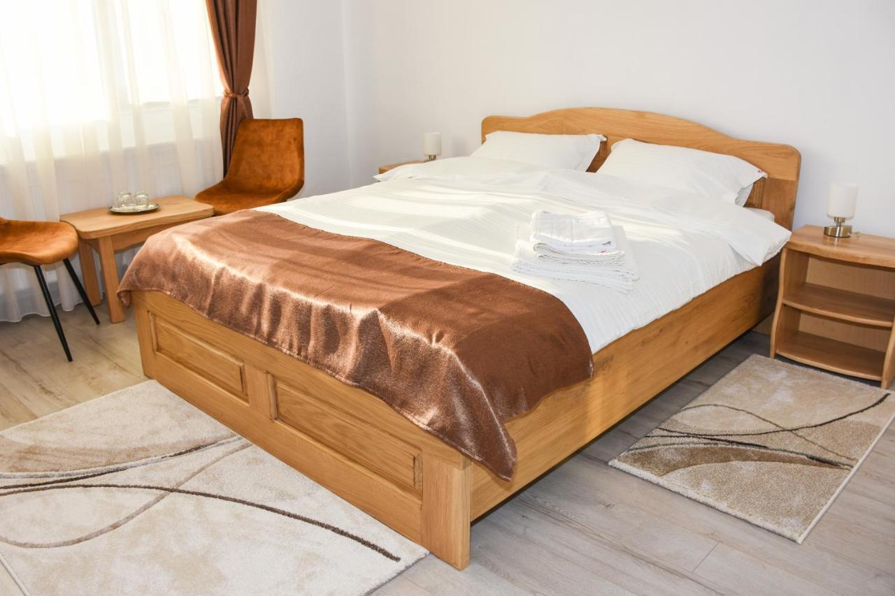 Tomis House Hotel Curtea de Argeş Екстериор снимка