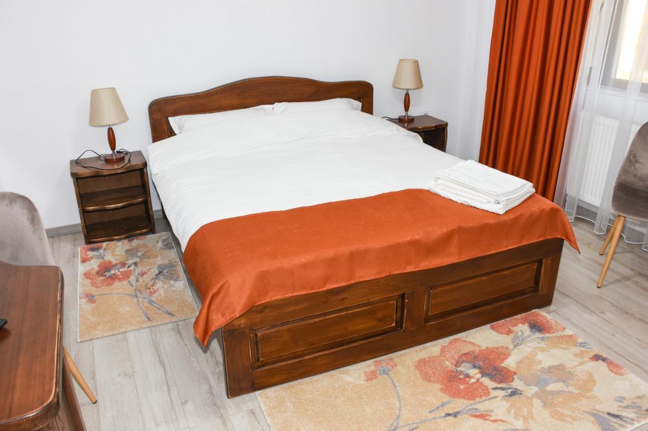 Tomis House Hotel Curtea de Argeş Екстериор снимка