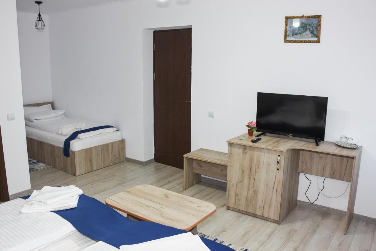 Tomis House Hotel Curtea de Argeş Екстериор снимка