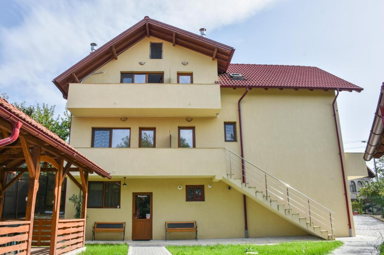 Tomis House Hotel Curtea de Argeş Екстериор снимка